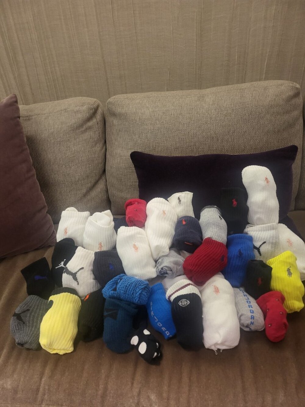42 pairs of socks in a variety of sizes - Picture 4 of 4